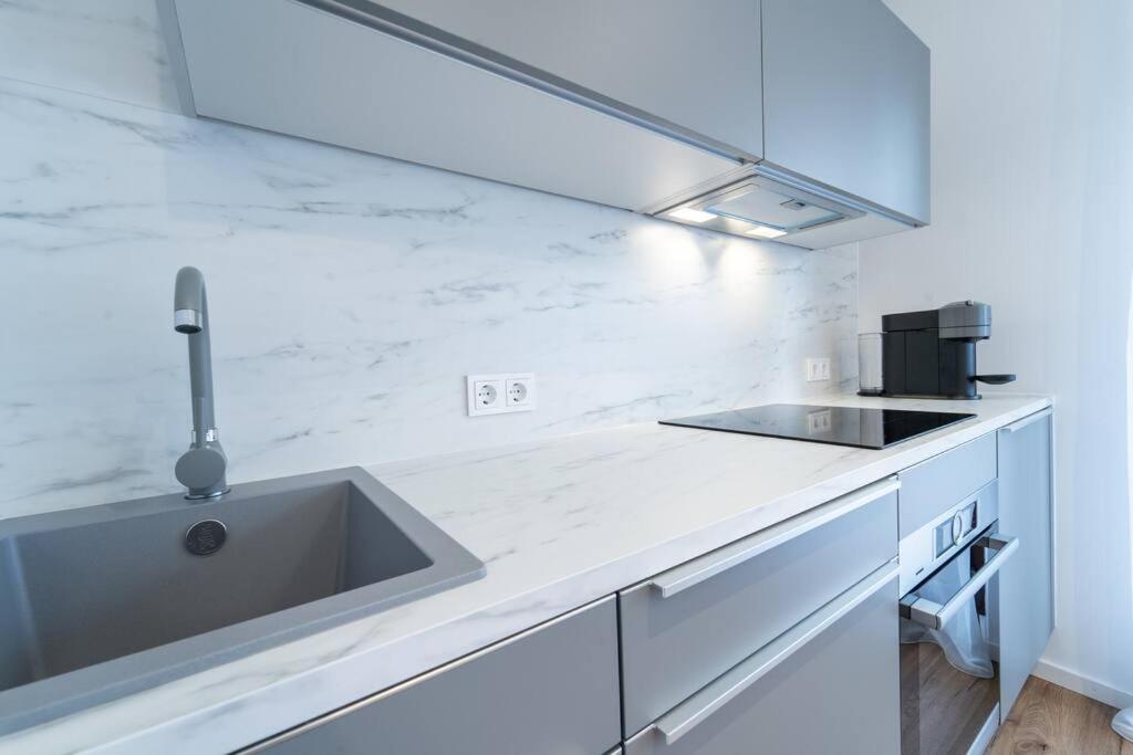 אוגסבורג Apartment Mit Balkon Und Privatparkplatz מראה חיצוני תמונה