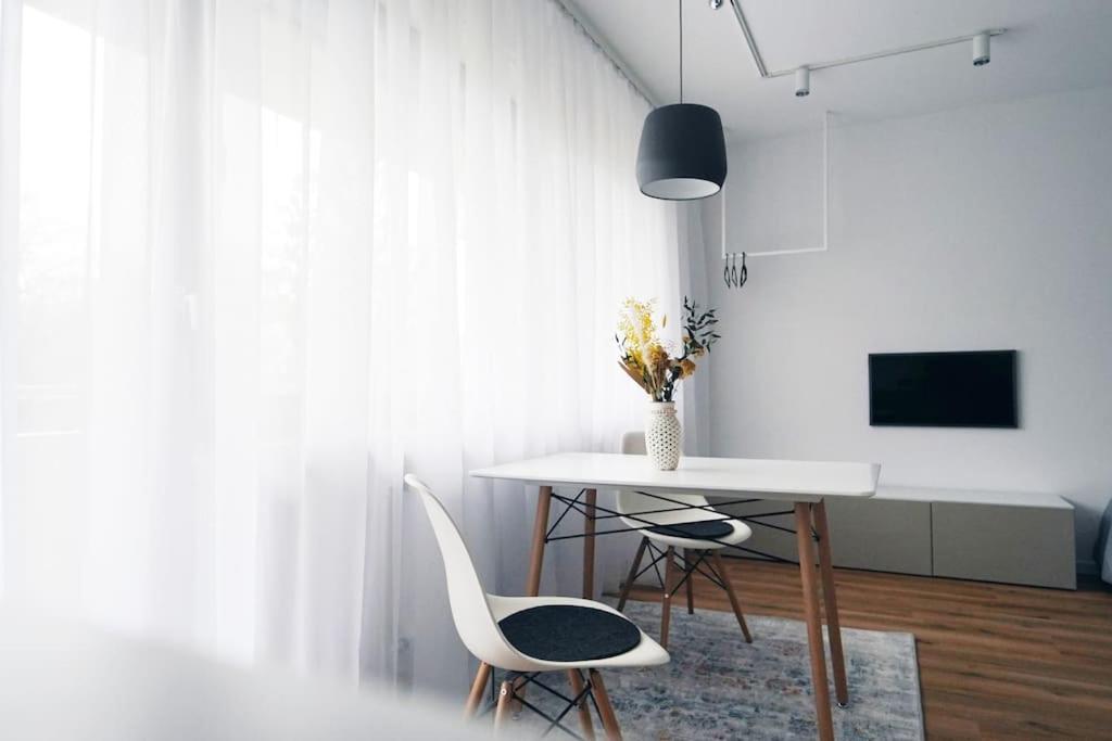 אוגסבורג Apartment Mit Balkon Und Privatparkplatz מראה חיצוני תמונה
